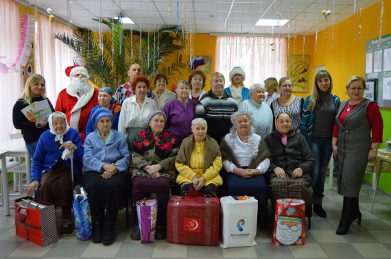 В Саратове прошла предновогодняя акция «Елка желаний» для малообеспеченных пожилых людей