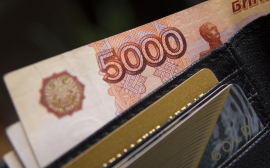 В Саратовской области средняя зарплата падает второй месяц подряд